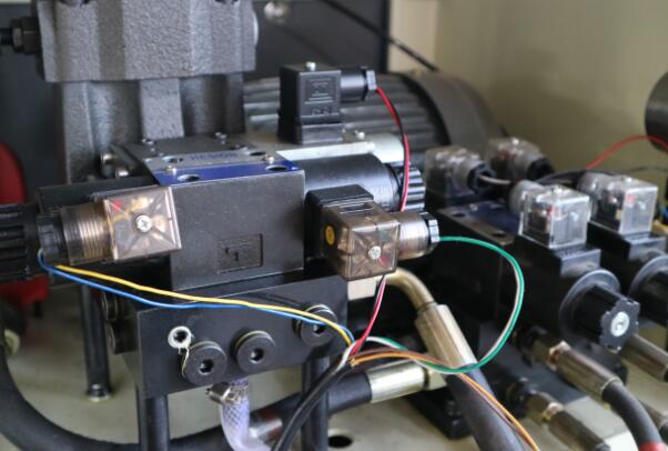 電液伺服萬(wàn)能試驗(yàn)機(jī)伺服閥內(nèi)部結(jié)構(gòu) 電液伺服萬(wàn)能試驗(yàn)機(jī)伺服閥內(nèi)部結(jié)構(gòu)